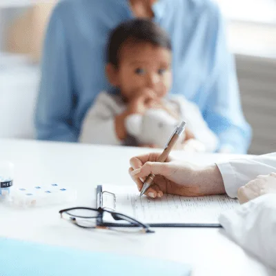 ¿Qué médico trata la acromegalia en niños en CDMX?
